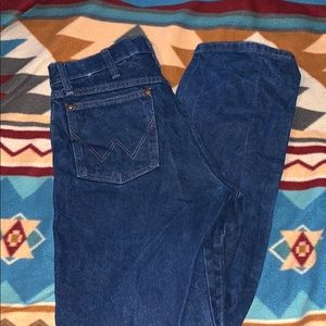 Dark Wash 32x32 Wrangler Jeans